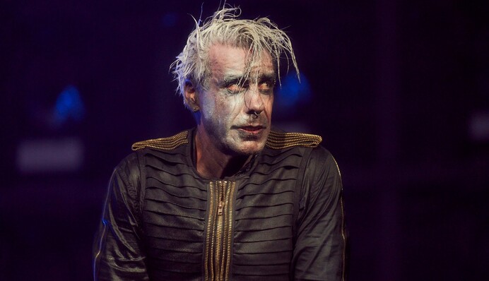 Тилля Линдеманна из Rammstein обвиняют в изнасиловании: прокуратура начала расследование