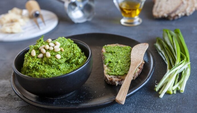 Що приготувати з часникових стрілок: рецепт смачної заготовки на зиму