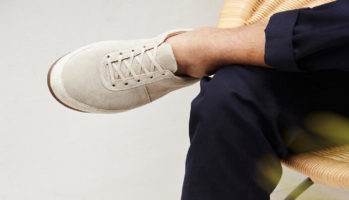 Як позбутися плям та розводів на світлому замшевому взутті: несподівані лайфхаки