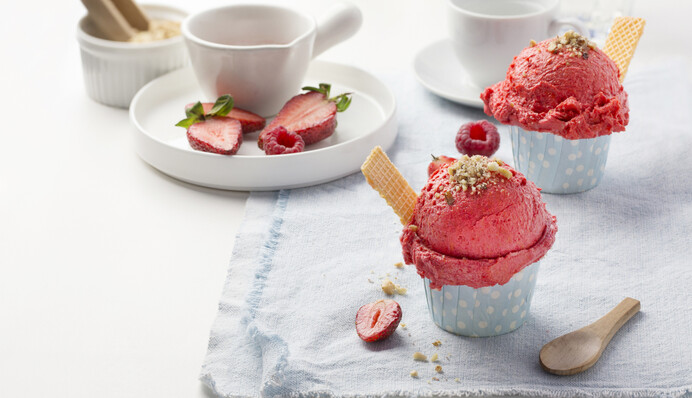 Самое простое в приготовлении: рецепт натурального фруктового мороженого с клубникой