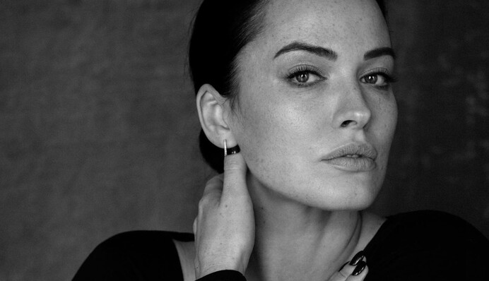 Осталась без воды и отказывается уезжать: Даша Астафьева с болью рассказала о родной бабушке