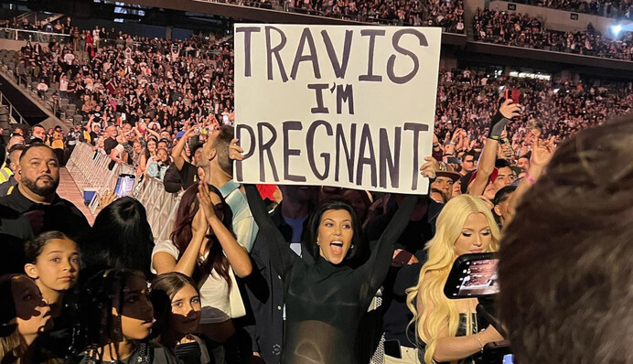 44-летняя Кортни Кардашьян оригинально объявила о беременности: она ждет четвертого ребенка