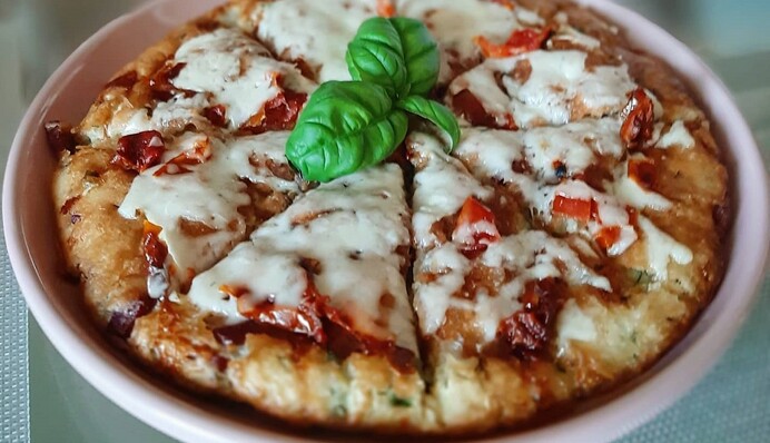 Быстрая домашняя пицца на сковороде: как приготовить тесто и вкусную начинку