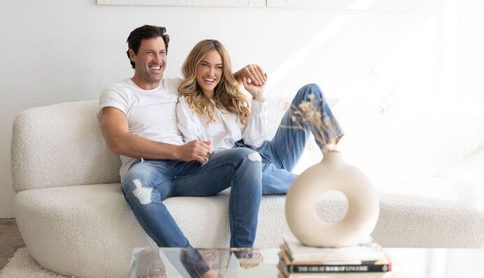 Рады поделиться: Макс Чмерковский с женой показали новорожденного сына и назвали его имя