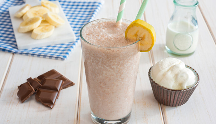 Ванильный, шоколадный и клубничный: три рецепта вкусных молочных коктейлей с мороженым