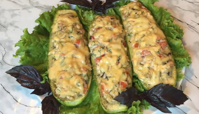 Фаршированные кабачки-лодочки – популярный рецепт: как приготовить их в духовке
