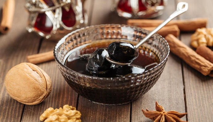 Варенье из зеленых грецких орехов готовят в начале июля: как закрыть его на зиму