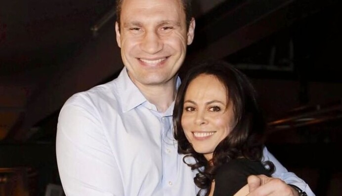 Колишня дружина Кличка показала їхнього молодшого сина, який закінчив школу: фото