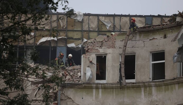 Страшна ніч: Нікітюк, Вакарчук, Руслана та інші зірки прокоментували ракетний удар по Львову