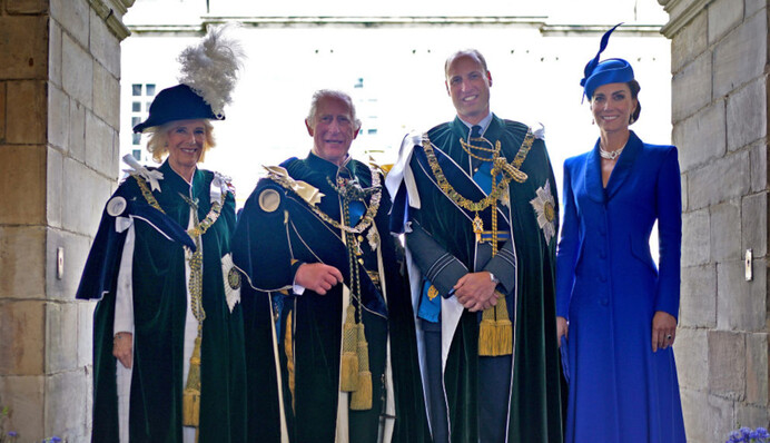 Чарльза ІІІ і Каміллу коронували в Шотландії: яскраві фото церемонії в Единбурзі