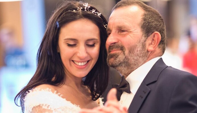 Джамала тепло поздравила папу с юбилеем и показала счастливое семейное фото