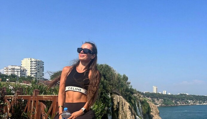 В день трагедии во Львове Ксения Мишина опубликовала танцы в купальнике и нарвалась на хейт