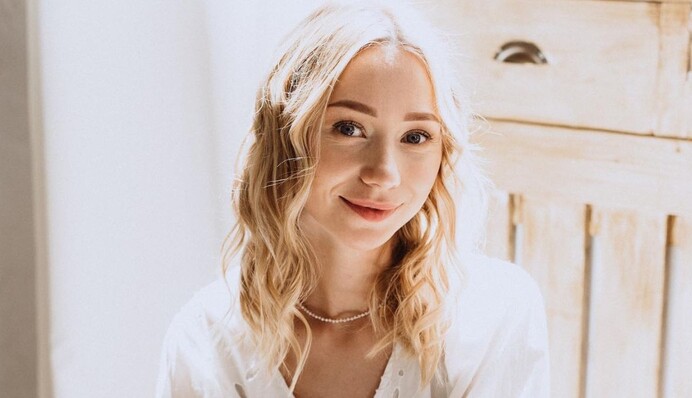 Совсем не спортивная: жена Виктора Павлика показала, как выглядит в купальнике