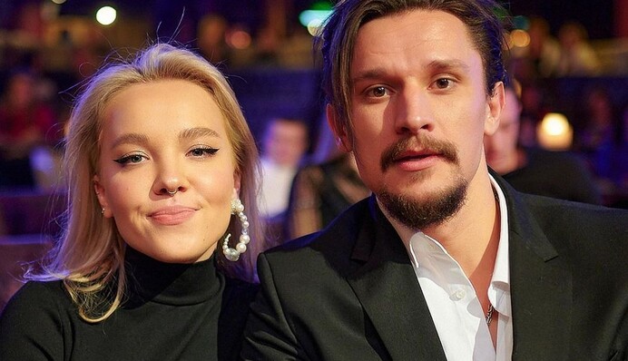 Не потягнула двох біженців сама: колишня Цимбалюка пояснила, чому її бабуся повернулася до Маріуполя