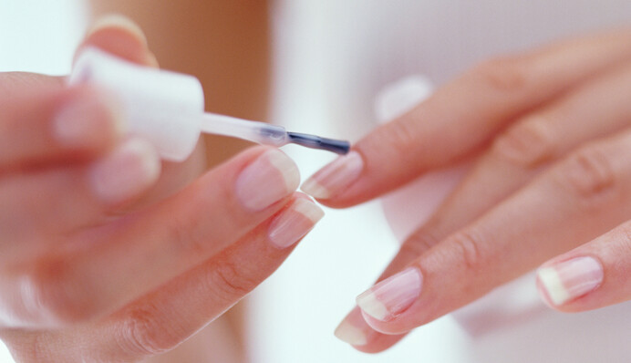 Почему слоятся ногти и как решить эту проблему: советы экспертов