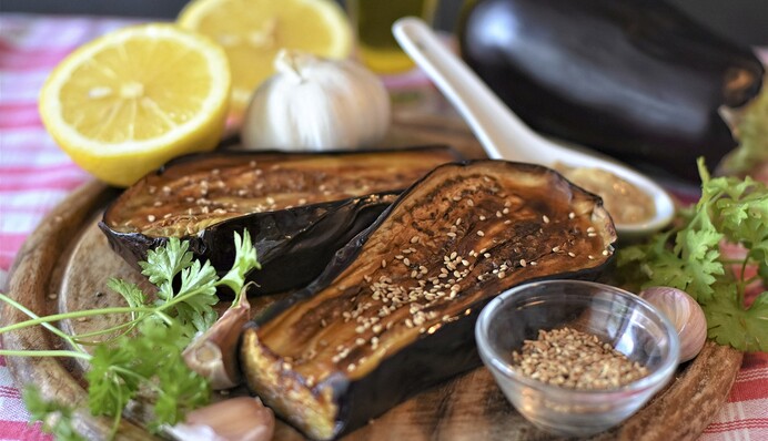 Як смачно готувати молоді баклажани: дуже простий рецепт у духовці