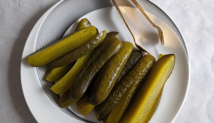 Классический рецепт маринованных огурцов никогда не подведет: как закрыть их на зиму