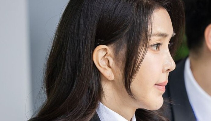 Справжня красуня у 50 років: в мережі обговорюють зовнішність першої леді Південної Кореї