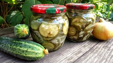 Классический рецепт консервации: как закрыть на зиму нежинский салат из огурцов