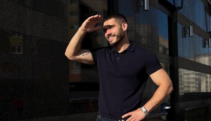 На 10 лет младше: Никита Добрынин сбрил бороду и удивил сменой образа