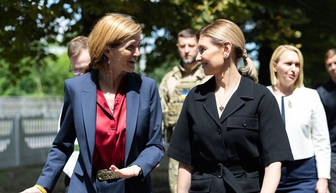 Олена Зеленська у чорному комбінезоні провела зустріч із головою  USAID Самантою Павер: фото