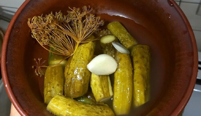 Как приготовить квашеные огурцы, чтобы долго хранились в квартире при комнатной температуре