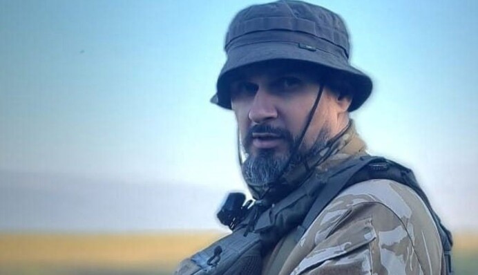 Осколки уже вытащили: Олег Сенцов на фронте попал под артиллерийский обстрел