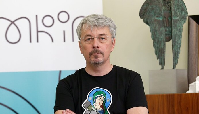 Від серіалів до барабанів: чому скандал із Ткаченком - лише верхівка тендерного 