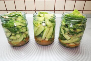 Консервируем огурцы на зиму: популярный и простой рецепт с горчицей и чесноком