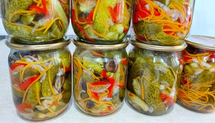 Королевский салат из огурцов на зиму: рецепт консервации с морковью, перцем и луком