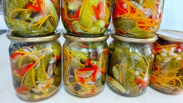 Королевский салат из огурцов на зиму: рецепт консервации с морковью, перцем и луком