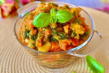 Блюдо из кабачков, которое следует добавить в меню: рецепт вкусного овощного рагу