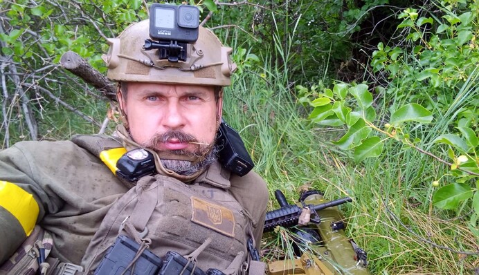 Олег Сенцов показал, как его с побратимами эвакуировали после ранения на Запорожском фронте: видео