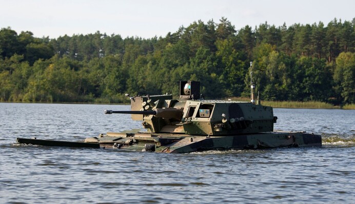 Плавающие машины: ВСУ получили мощное усиление из Польши