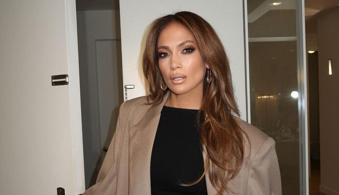 54-річна Дженніфер Лопес вразила бездоганною фігурою у спідній білизні: фото