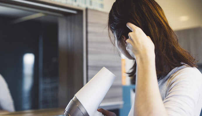 Волосся як солома: чому воно псується і що робити, щоб його покращити
