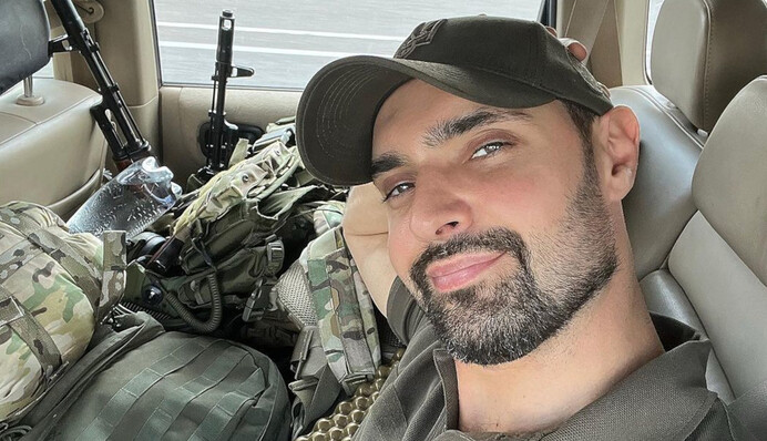 Виталий Козловский после военной присяги показался с оружием и амуницией: фото