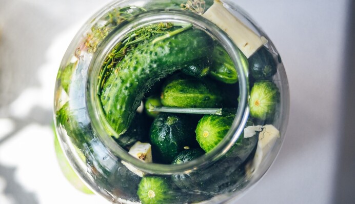 Чому вибухають банки з огірками: топ-5 помилок під час консервації на зиму