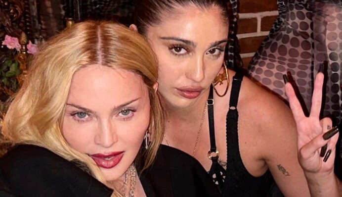 Любовь семьи - лучшее лекарство: Мадонна поблагодарила детей за поддержку после госпитализации