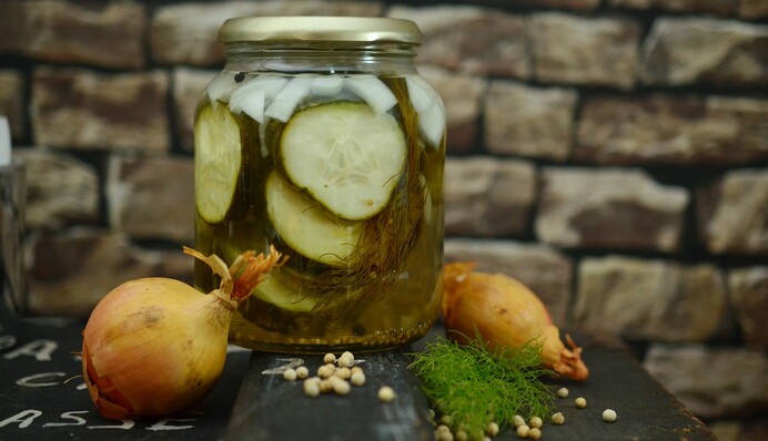 Грубі помилки під час консервації, через які квашені огірки стають м'якими