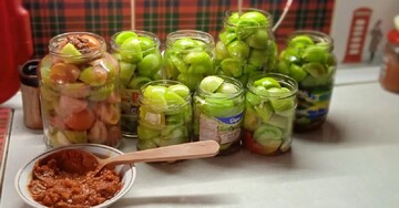 Що робити з зеленими помідорами: рецепт на зиму, який обожнюють господині