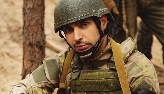 Виталий Козловский показался в блиндаже и пошутил о прошлой звездной жизни: фото