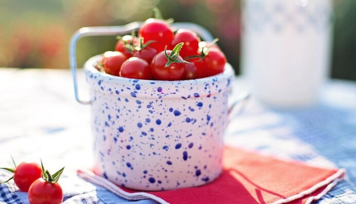 Как приготовить квашеные помидоры в ведре: хозяйки оценили этот рецепт