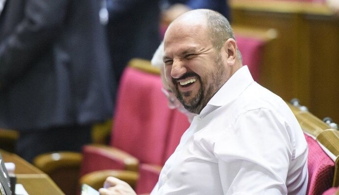 Крила від Розенблата: як компанія дружини екс-нардепа відмиває гроші на поставках для Міноборони