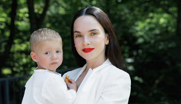 Там ломают детей: жена Тимура Мирошниченко пожаловалась на украинские детдома