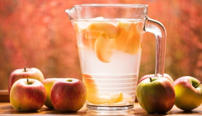 Цей напій закривають замість звичайного компоту: рецепт домашнього живчика з яблук