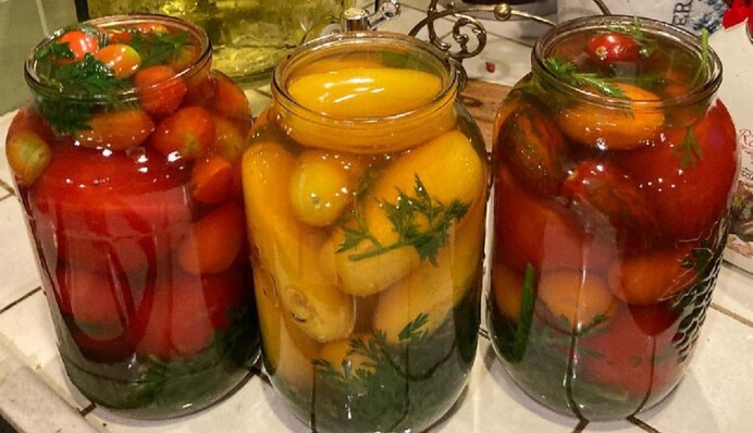 Классический рецепт помидоров завоевывает популярность у хозяек: в чем его особенность