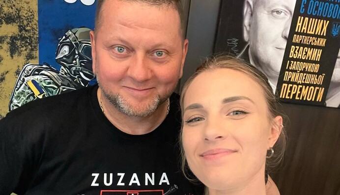 Ольга Харлан показала вдохновляющее фото с Залужным: сказал, что все будет хорошо