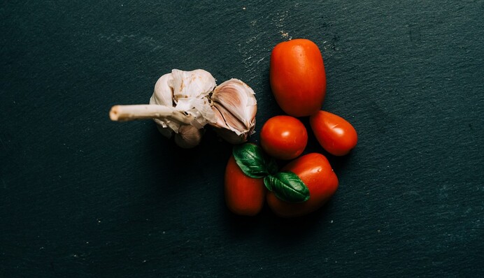 Квашені помідори по-єврейськи - рецепт консервації на зиму, який став хітом у господинь