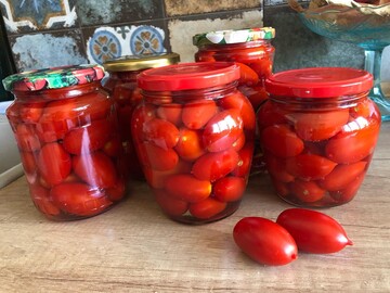 Рецепт сладких маринованных помидоров, который годами остается популярным у хозяек